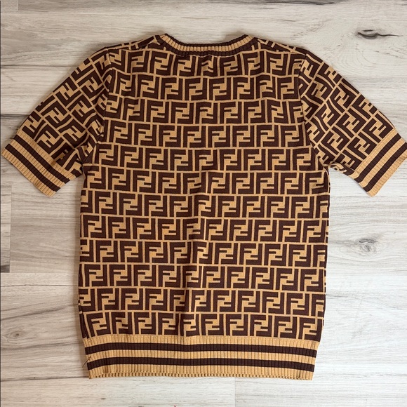 Fendi Authentic Brown and Yellow Logo Crewneck Sweater Women’s size 36 - Picture 6 of 15